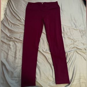 Maroon color leggings 90degree.